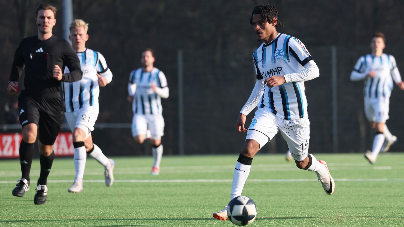 Melkamu Frauendorf erzielte  als linker Schienenspieler in Nürnberg zwei Tore für die Stuttgarter Kickers.Foto: Baumann/Julia Rahn