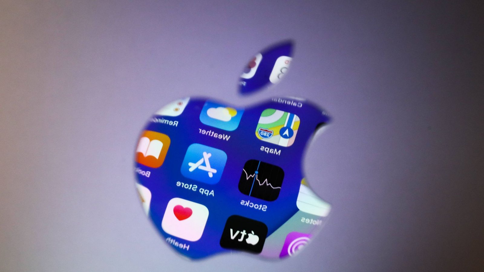 Das iPhone 14 soll im Herbst vorgestellt werden – doch bereits jetzt gibt es einige Gerüchte zu den Apple-Smartphones.Foto: IMAGO/NurPhoto/IMAGO/Jakub Porzycki
