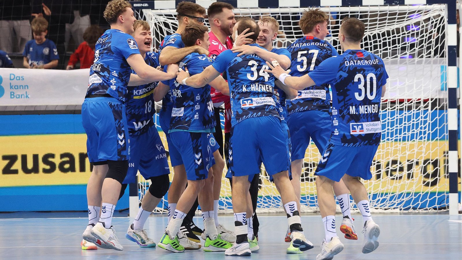 Großer Jubel bei den Spielern des TVB Stuttgart nach dem Zittersieg gegen Hannover.Foto: Baumann/Hansi Britsch Großer Jubel bei den Spielern des TVB Stuttgart nach dem Zittersieg gegen Hannover.Foto: Baumann/Hansi Britsch