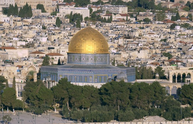 Blick auf die Altstadt mit  Felsendom in Jerusalem. In der Nähe wurde ein muslimischer Friedhof geschändet.<span class='image-autor'>Foto: imago stock&people/imago stock&people</span>