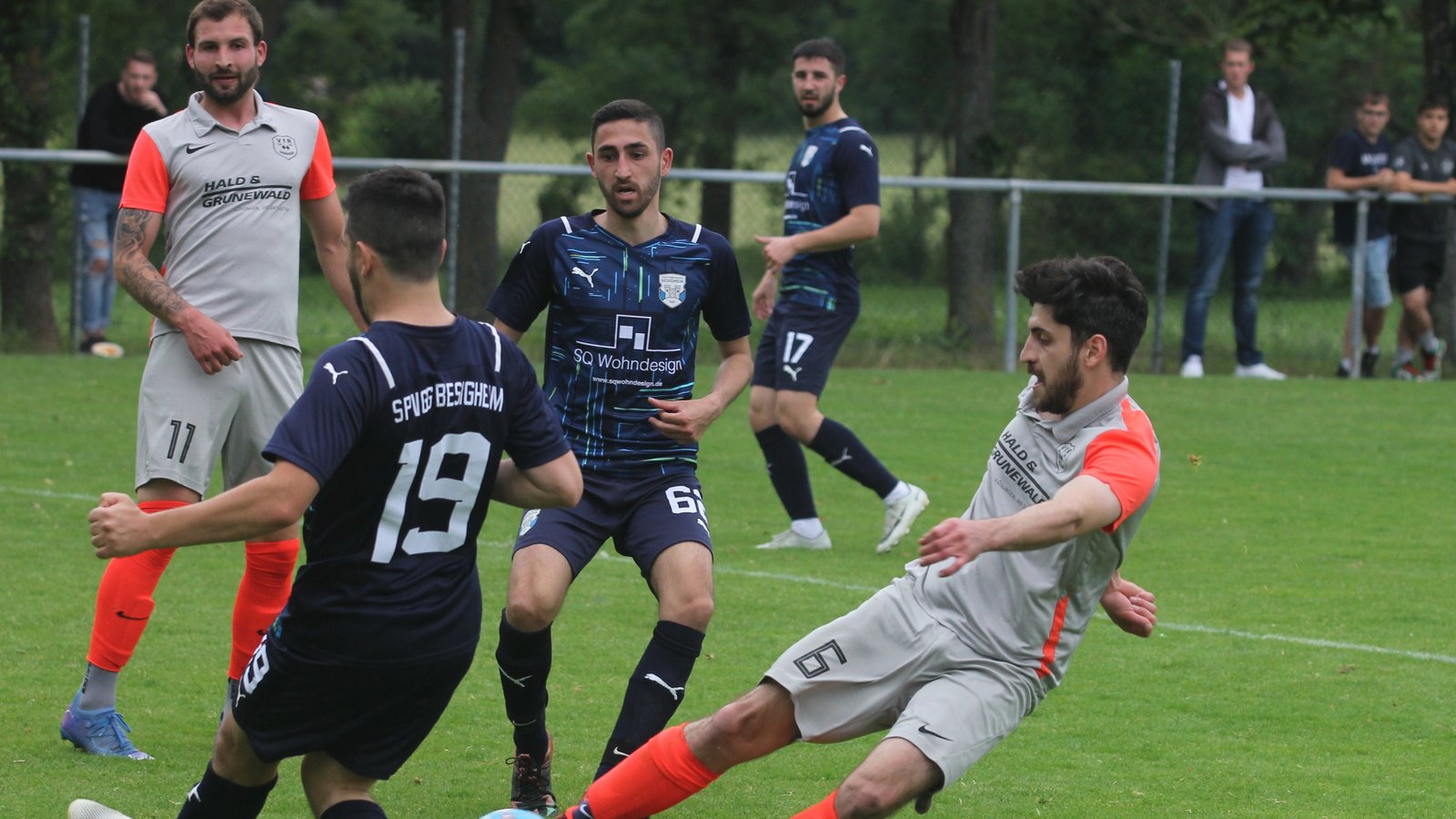 Sersheims Sezgin Arslan (rechts) trifft zum 2:0, nachdem er den Angriff selbst eingeleitet hat. Foto: Nachreiner Sersheims Sezgin Arslan (rechts) trifft zum 2:0, nachdem er den Angriff selbst eingeleitet hat. Foto: Nachreiner