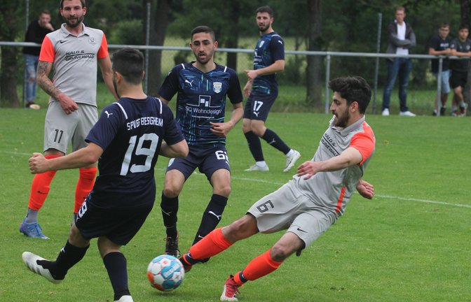 Sersheims Sezgin Arslan (rechts) trifft zum 2:0, nachdem er den Angriff selbst eingeleitet hat. <span class='image-autor'>Foto: Nachreiner</span>