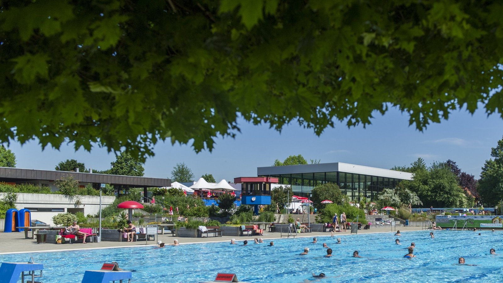 Im Vaihinger Enztalbad kann ab 17. Mai unter freiem Himmel gebadet werden. Fotos: pv/Leitner; Schlossfreibad Im Vaihinger Enztalbad kann ab 17. Mai unter freiem Himmel gebadet werden. Fotos: pv/Leitner; Schlossfreibad