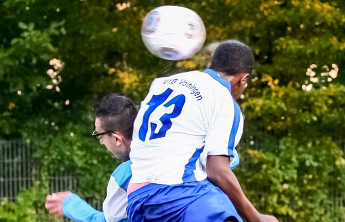 Da die DFB-Verantwortlichen der Meinung sind, dass Kinder im Spiel automatisch auch mit dem Kopf zum Ball gehen, sind sie gegen ein generelles Kopfballtrainingsverbot. Foto: Archiv/Simeck<span class='image-autor'>Foto: Archiv/Simeck</span>