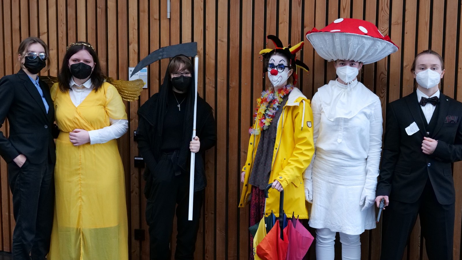 Engel wie Ella oder Pilz wie Paula, wenn es darum ging eine Verkleidung aus dem Anfangsbuchstaben zu ersinnen, zeigten die Lichtensternschülerinnen und -schüler viel Fantasie bei der Freak-Week 2022. Foto: p