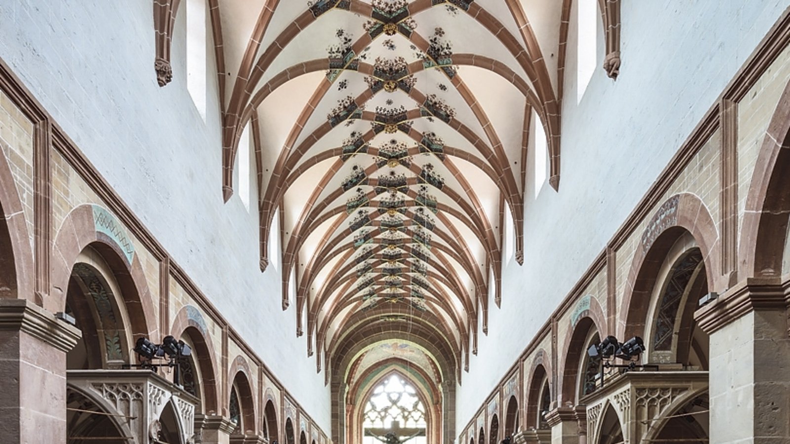 Am Samstag (19. März) um 14.30 Uhr lädt die Klosterverwaltung Maulbronn zu einer Sonderführung ein. In „Vom Leben im Zisterzienserkloster“ erhalten die Gäste einen umfassen Einblick in die Zusammenhänge des klösterlichen Lebens. Eine Anmeldung ist unter der Telefonnummer 0 62 21 / 6 58 88 15 erforderlich. Die Lebensregel der Zisterziensermönche war „Bete und arbeite“. Das Leben im Kloster war geprägt von stiller Einkehr und emsiger Arbeit. Die Besucher erhalten bei der besonderen Führung einen Blick auf die Zusammenhänge von Klosterpforte über die verschiedenen Wirtschaftsgebäude bis hin zum Chor der Klosterkirche. Foto: p Am Samstag (19. März) um 14.30 Uhr lädt die Klosterverwaltung Maulbronn zu einer Sonderführung ein. In „Vom Leben im Zisterzienserkloster“ erhalten die Gäste einen umfassen Einblick in die Zusammenhänge des klösterlichen Lebens. Eine Anmeldung ist unter der Telefonnummer 0 62 21 / 6 58 88 15 erforderlich. Die Lebensregel der Zisterziensermönche war „Bete und arbeite“. Das Leben im Kloster war geprägt von stiller Einkehr und emsiger Arbeit. Die Besucher erhalten bei der besonderen Führung einen Blick auf die Zusammenhänge von Klosterpforte über die verschiedenen Wirtschaftsgebäude bis hin zum Chor der Klosterkirche. Foto: p