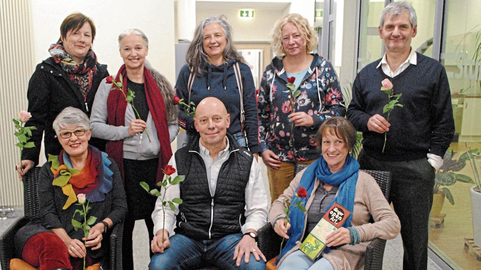 Diese Künstler laden ein: Andrea Reichert-Mohr (hintere Reihe, von links), Annette Wiesner, Regina Allgaier, Andrea Christina Palesch, Ronald Palesch sowie sitzend ebenfalls von links Margret Schmid-Hager, Thomas Knodel und Andrea Holler-Liebhaber. Foto: Stahlfeld Diese Künstler laden ein: Andrea Reichert-Mohr (hintere Reihe, von links), Annette Wiesner, Regina Allgaier, Andrea Christina Palesch, Ronald Palesch sowie sitzend ebenfalls von links Margret Schmid-Hager, Thomas Knodel und Andrea Holler-Liebhaber. Foto: Stahlfeld