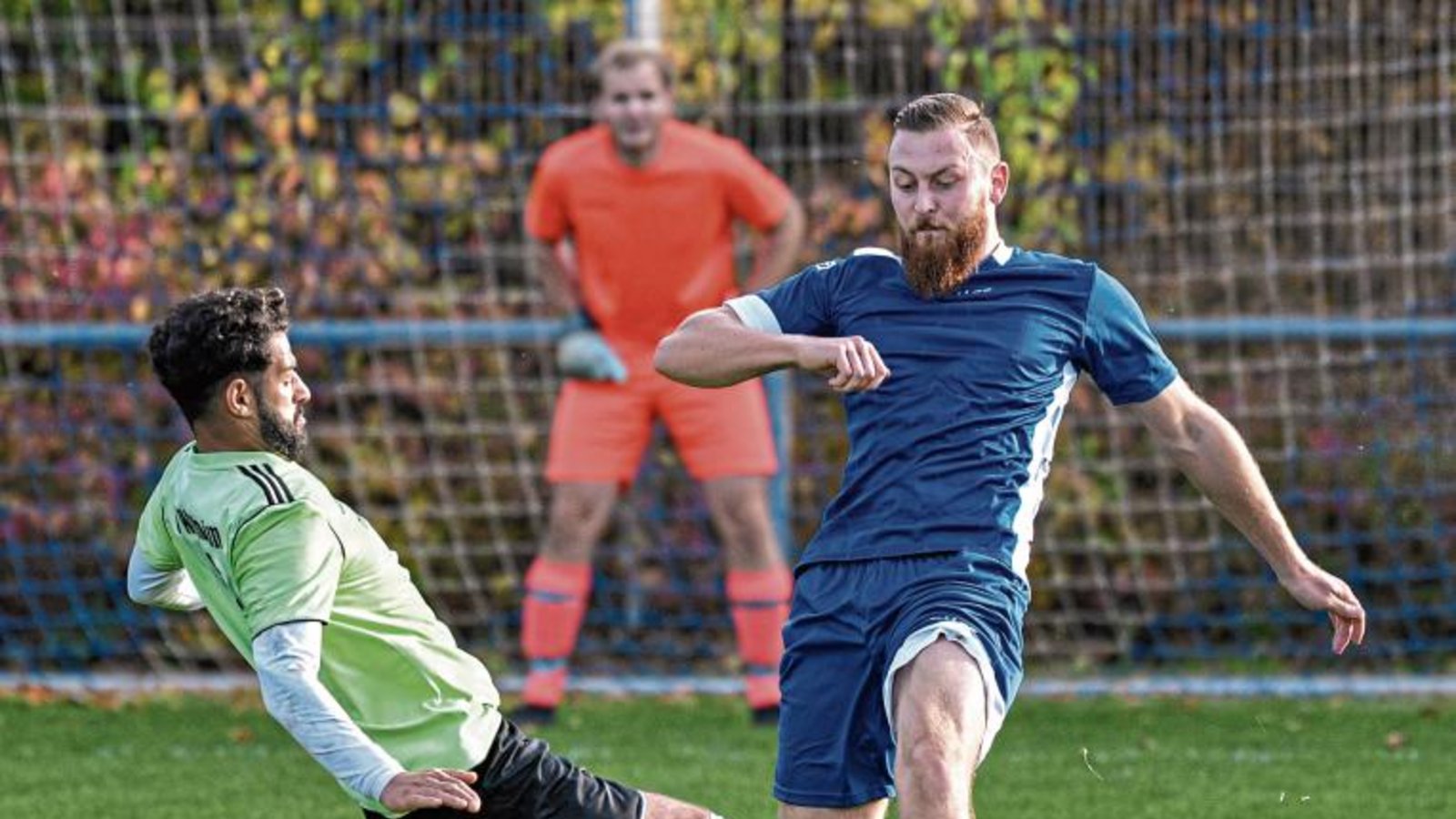 Für den FC Gündelbach (rechts Robin Bahnmaier) hat es gestern auch gegen Walheim nicht zum Sieg gereicht. Beim 1:3 vermisste Trainer Rafael Krupop die richtige Einstellung. Foto: Leitner Für den FC Gündelbach (rechts Robin Bahnmaier) hat es gestern auch gegen Walheim nicht zum Sieg gereicht. Beim 1:3 vermisste Trainer Rafael Krupop die richtige Einstellung. Foto: Leitner