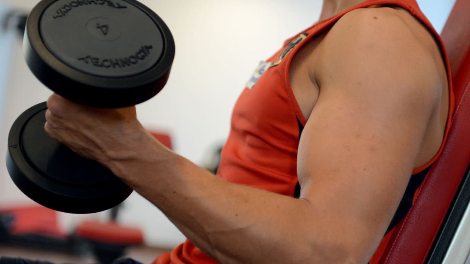 Laut grünem Männermanifest ist das Pumpen im Fitnessstudio für Männer ausdrücklich erlaubt. Aber eine Vision, wie der moderne Mann jenseits von Freizeitaktivitäten ticken sollte, vermag es nicht zu liefern. Foto: Britta Pedersen/dpadpa Laut grünem Männermanifest ist das Pumpen im Fitnessstudio für Männer ausdrücklich erlaubt. Aber eine Vision, wie der moderne Mann jenseits von Freizeitaktivitäten ticken sollte, vermag es nicht zu liefern. Foto: Britta Pedersen/dpadpa