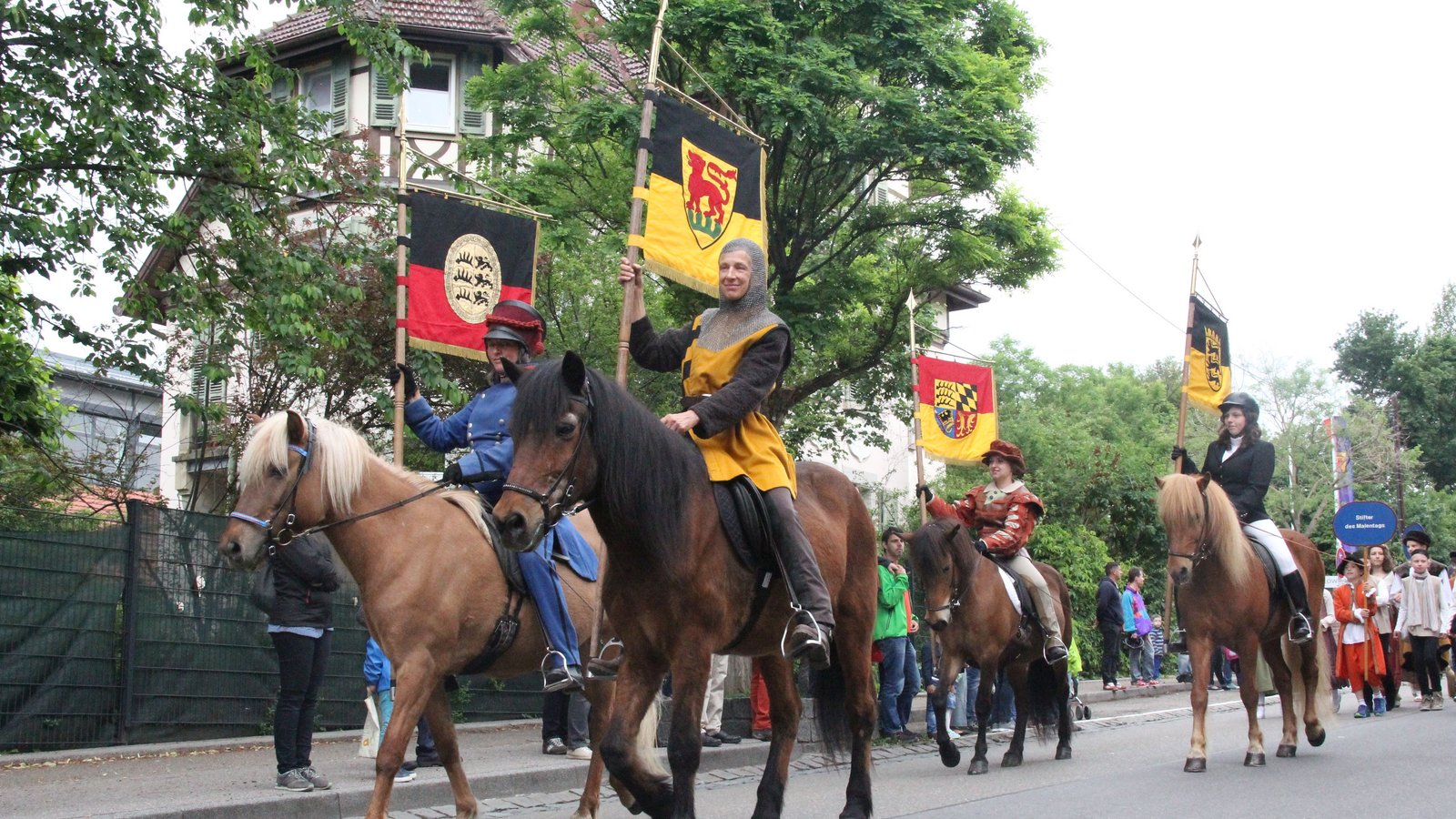 Umzug 003 Fahnenzug