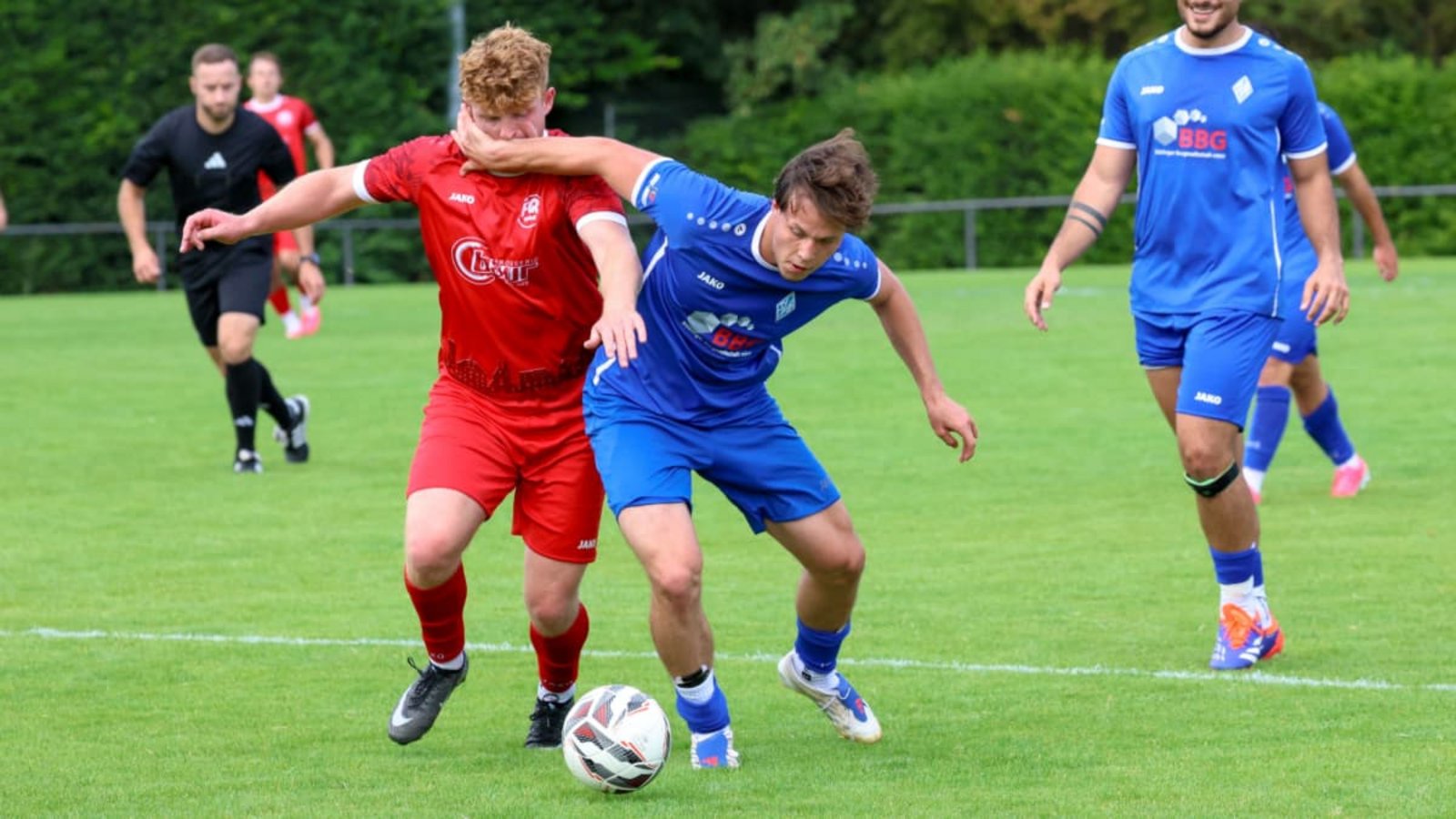 Das WFV-Pokalspiel gegen den FC Rottenburg (in Rot) war der letzte Auftritt von Noah Stöckle (in Blau am Ball) im Trikot der SV Böblingen: Ab jetzt trägt der Innenverteidiger die Farben des VfL Sindelfingen.Eibner/Drofitsch Das WFV-Pokalspiel gegen den FC Rottenburg (in Rot) war der letzte Auftritt von Noah Stöckle (in Blau am Ball) im Trikot der SV Böblingen: Ab jetzt trägt der Innenverteidiger die Farben des VfL Sindelfingen.Eibner/Drofitsch