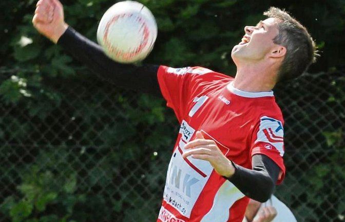 Kolja Meyer (Bild) hatte gegen den MTV Rosenheim den Hauptschlag übernommen. Gegen den TV Stammheim will TVV-Spielertrainer Marco Lochmahr aber erst einmal auf die fünf Akteure vertrauen, die im Hinspiel einen 5:0-Sieg eingefahren haben. Foto: Nachreiner