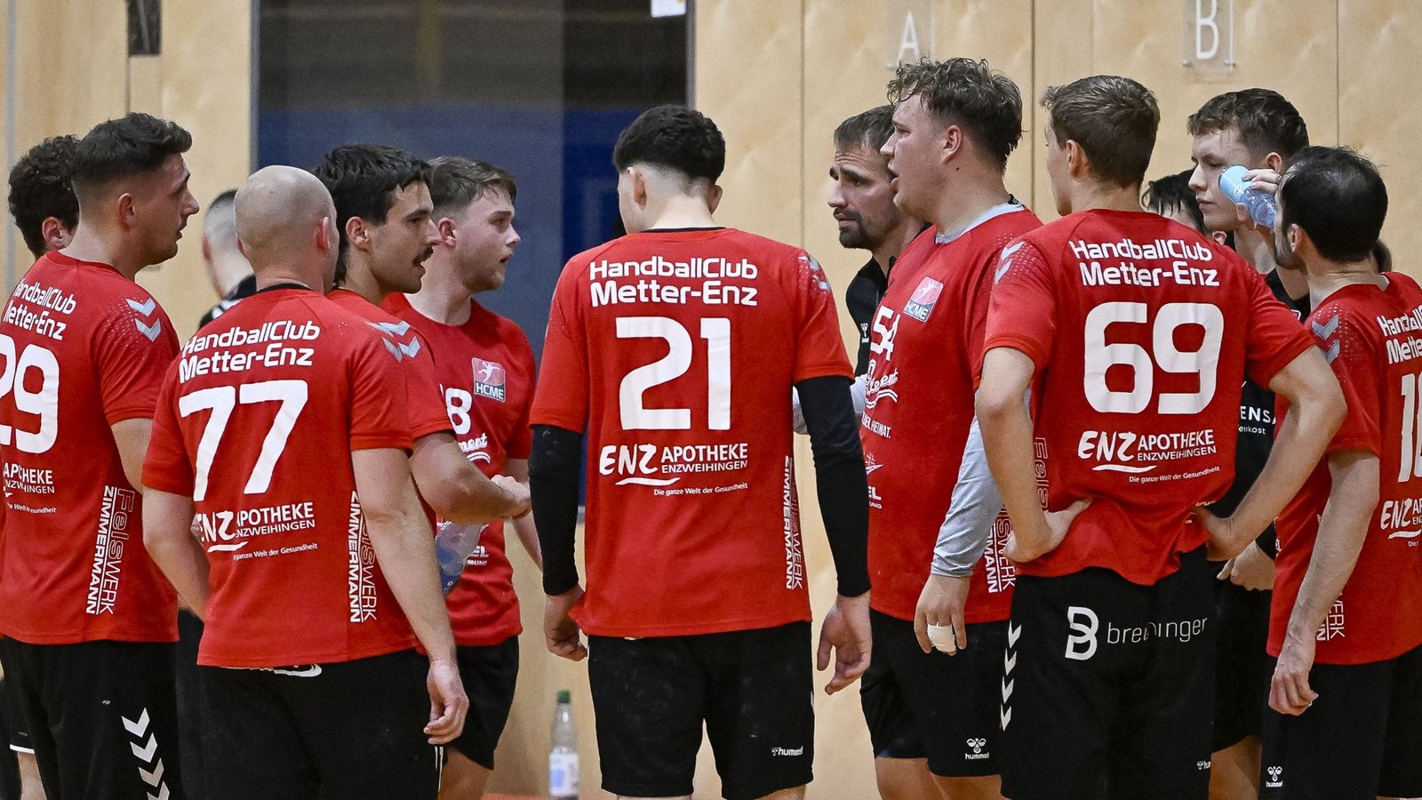 Zusammenstehen, auch in der sportlichen Misere. Das ist derzeit das Motto des HC Metter-Enz. Foto: Leitner