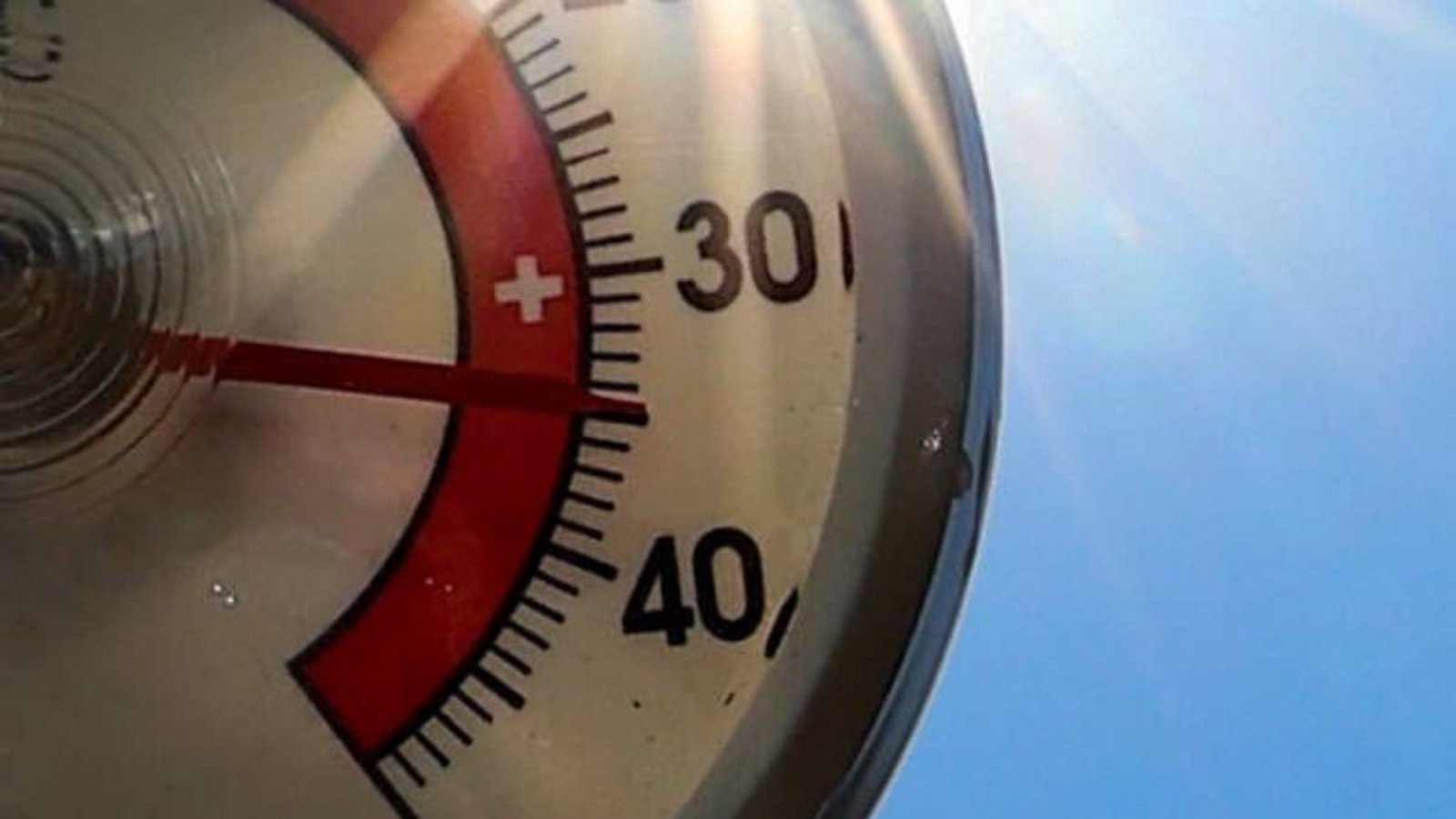 Die extreme Hitzewelle im Juni brachte nicht nur die Menschen zum Schwitzen. "Anhaltende Hitze ist ein Systemrisiko für Europa, warnen Karlsruher Forscher.Imago/localpic Die extreme Hitzewelle im Juni brachte nicht nur die Menschen zum Schwitzen. "Anhaltende Hitze ist ein Systemrisiko für Europa, warnen Karlsruher Forscher.Imago/localpic