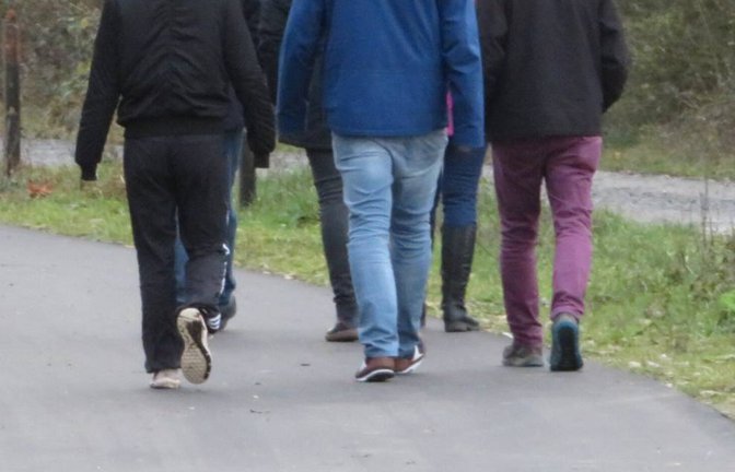Weihnachtsspaziergang auf dem neuen Vaihinger Rad-/Fußweg. Der Weg auf der ehemaligen Bahntrasse erfreut sich großer Beliebtheit. Foto: Arning  Corona Weihnachten