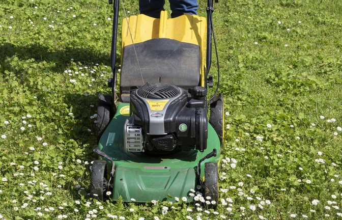 Ist Rasenmähen an Christi Himmelfahrt erlaubt?<span class='image-autor'>Foto: IMAGO/CHROMORANGE</span>