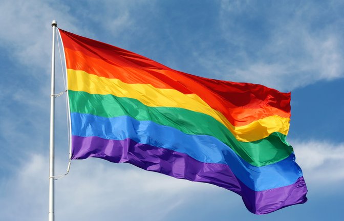 Welche Bedeutung steckt hinter der Regenbogenfahne?<span class='image-autor'>Foto: Natasha Kramskaya/Shutterstock</span>