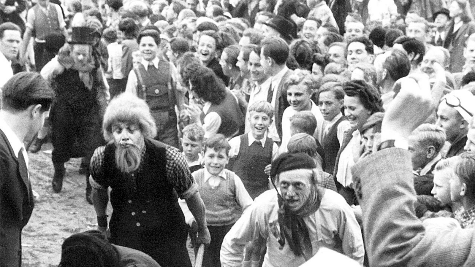 Tradition wird in Tripsdrill groß geschrieben: Das Schubkarren-Rennen zum Beispiel exisitiert seit Jahrzehnten.Foto: Tripsdrill