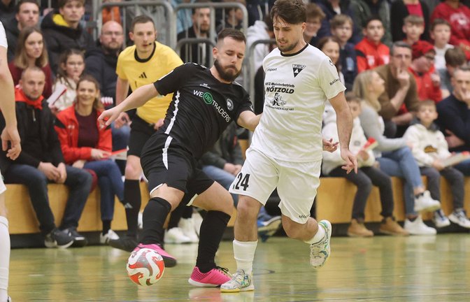 Hajrulla Redzepi (re.) und dem TSV Weilimdorf fehlt noch ein Sieg zur  Deutschen Futsal-Meisterschaft.<span class='image-autor'>Foto: Pressefoto Baumann</span>