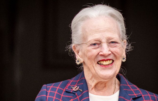 Dänemarks ehemalige Königin Margrethe lächelt an ihrem 86. Geburtstag im Innenhof von Schloss Fredensborg. (Archivbild).<span class='image-autor'>Foto: Ida Marie Odgaard/Ritzau Scanpix</span>