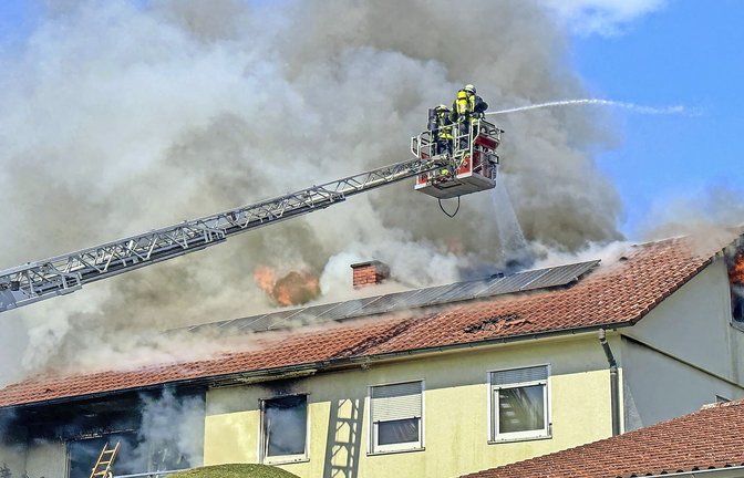Das Feuer in dem Haus in Lahr-Burgheim war am frühen Nachmittag des Ostersonntags ausgebrochen.<span class='image-autor'>Foto: Einsatz-Report24</span>