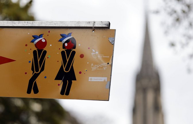 Ein Wildpinkler schlug an einer Kirche in Heidelberg zu (Symbolfoto).<span class='image-autor'>Foto: IMAGO/Panama Pictures/Christoph Hardt</span>