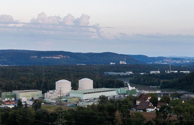 Das Kernkraftwerk Beznau steht im Fluss Aare auf einer künstlichen Insel.<span class='image-autor'>Foto: Philipp von Ditfurth/dpa/Philipp von Ditfurth</span>