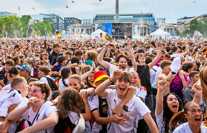 Jubeln mit Deutschland auf dem Schlossplatz<span class='image-autor'>Foto: Lichtgut/Julian Rettig</span>