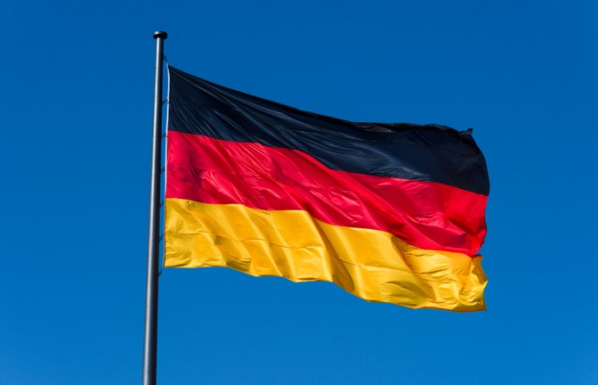 Am Mittwoch, dem 17. Juni 2026, wehen wieder die Flaggen an öffentlichen Gebäuden. Aber was ist der Grund? Alles Wichtige dazu hier.<span class='image-autor'>Foto: Rolf G Wackenberg / Shutterstock.com</span>