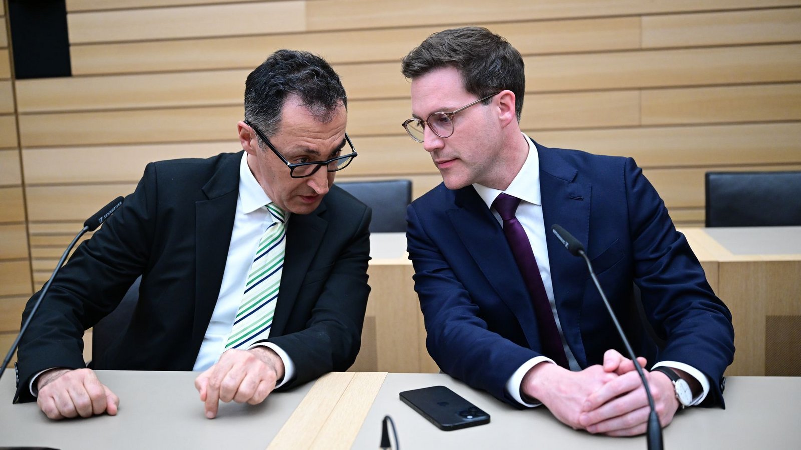 Cem Özdemir (links) oder Manuel Hagel – wer wird Ministerpräsident? Das müssen am Ende die Parteien aushandeln.Foto: Bernd Weißbrod/dpa Cem Özdemir (links) oder Manuel Hagel – wer wird Ministerpräsident? Das müssen am Ende die Parteien aushandeln.Foto: Bernd Weißbrod/dpa
