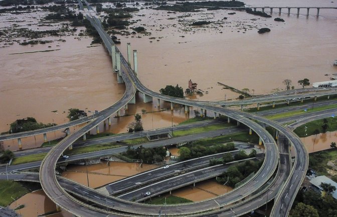 Luftaufnahmen von Porto Alegre:Nach starken Regenfällen sind zahlreiche Gebiete  im brasilianischen Bundesstaat Rio Grande do Sul überschwemmt.<span class='image-autor'>Foto: dpa/Carlos Macedo</span>