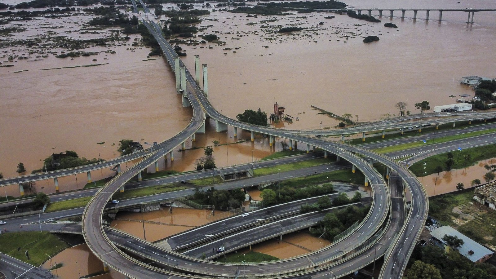 Luftaufnahmen von Porto Alegre:Nach starken Regenfällen sind zahlreiche Gebiete  im brasilianischen Bundesstaat Rio Grande do Sul überschwemmt.Foto: dpa/Carlos Macedo