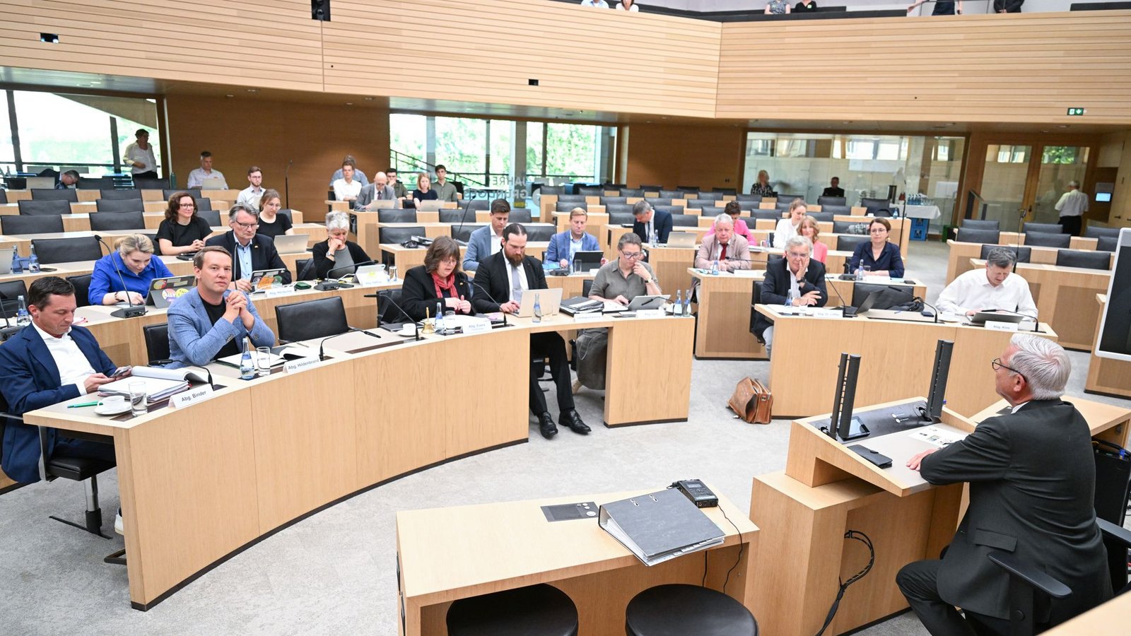 Der Untersuchungsausschuss bei seiner Arbeit. Mehrere Tage wurde Innenminister Thomas Strobl (CDU) als Zeuge gehört.Foto: Bernd Weißbrod/dpa