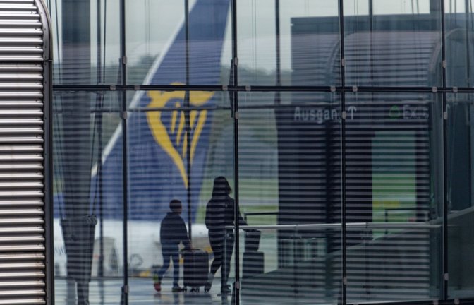 In den vergangenen Monaten musste Ryanair Flüge streichen und seine Passagierprognose kürzen.<span class='image-autor'>Foto: Henning Kaiser/dpa</span>