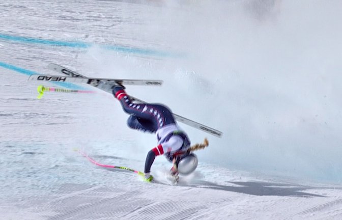 Verletzungen gehören zum Profisport: die US-Skirennläuferin Lindsey Vonn bei ihrem Sturz auf der olympischen Abfahrtsstrecke.<span class='image-autor'>Foto: Uncredited/Olympic Broadcasting</span>