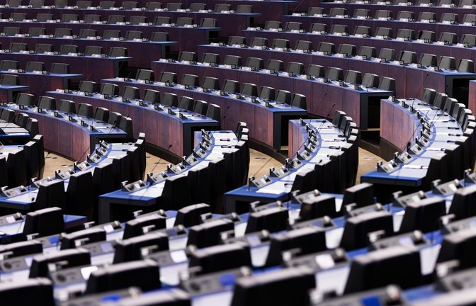 Das leere Plenum im Europaparlament vor Beginn der Sitzung. Doch auch danach war das Interesse der Abgeordneten an dem Thema Zukunft Europas nicht sonderlich groß.<span class='image-autor'>Foto: Philipp von Ditfurth/dpa</span>