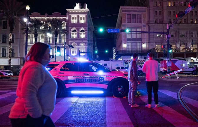 New Orleans unter Schock – hier ein Bild vom Tatort einen Tag nach der Amokfahrt eines mutmaßlichen islamistischen Terroristen in eine Menschenmenge.<span class='image-autor'>Foto: AFP/Andrew Caballero-Reynolds</span>