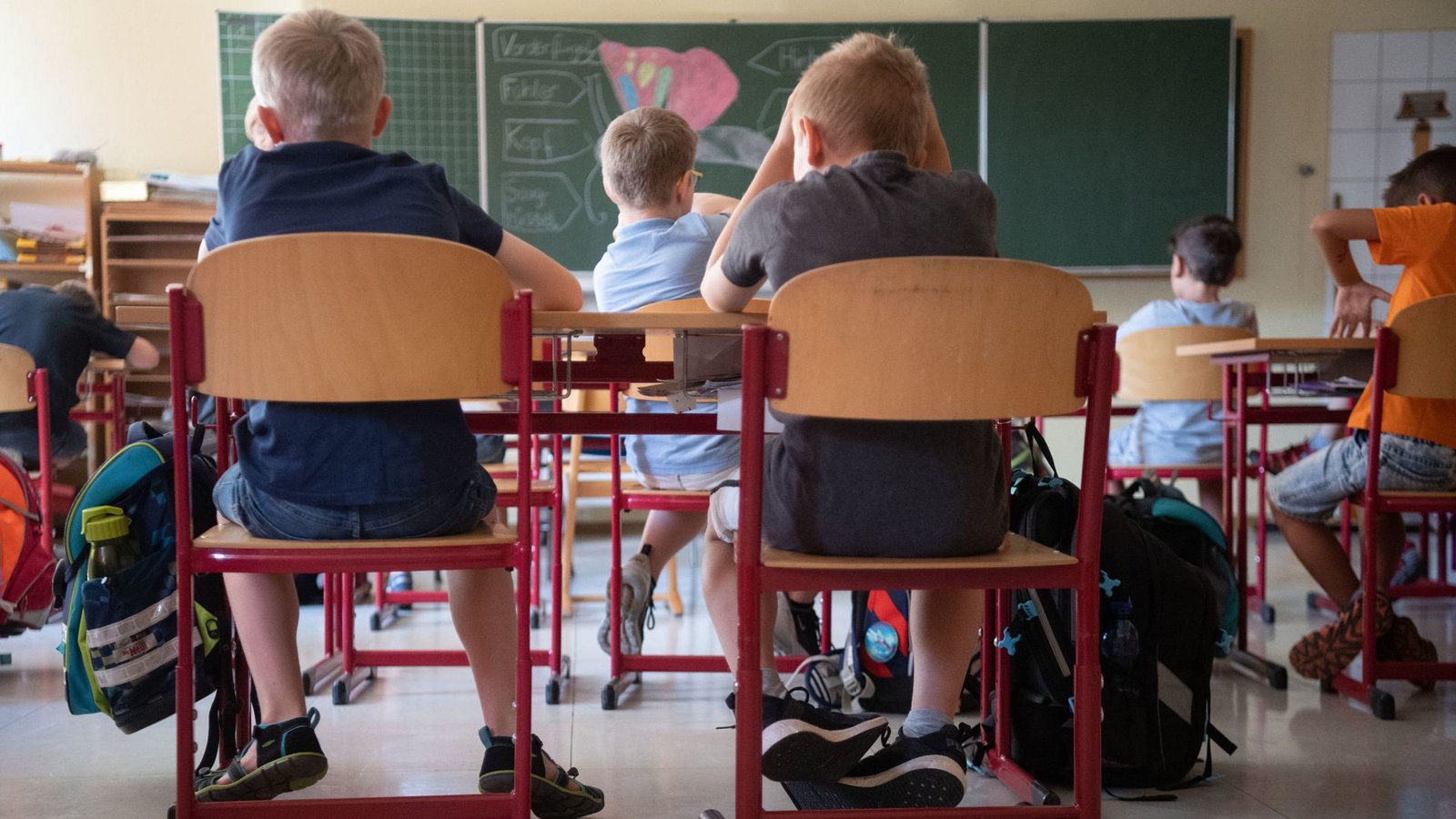 Die Landesregierung will die Grundschulen in den Mittelpunkt ihrer Schulpolitik stellen.Foto: dpa/Marijan Murat Die Landesregierung will die Grundschulen in den Mittelpunkt ihrer Schulpolitik stellen.Foto: dpa/Marijan Murat