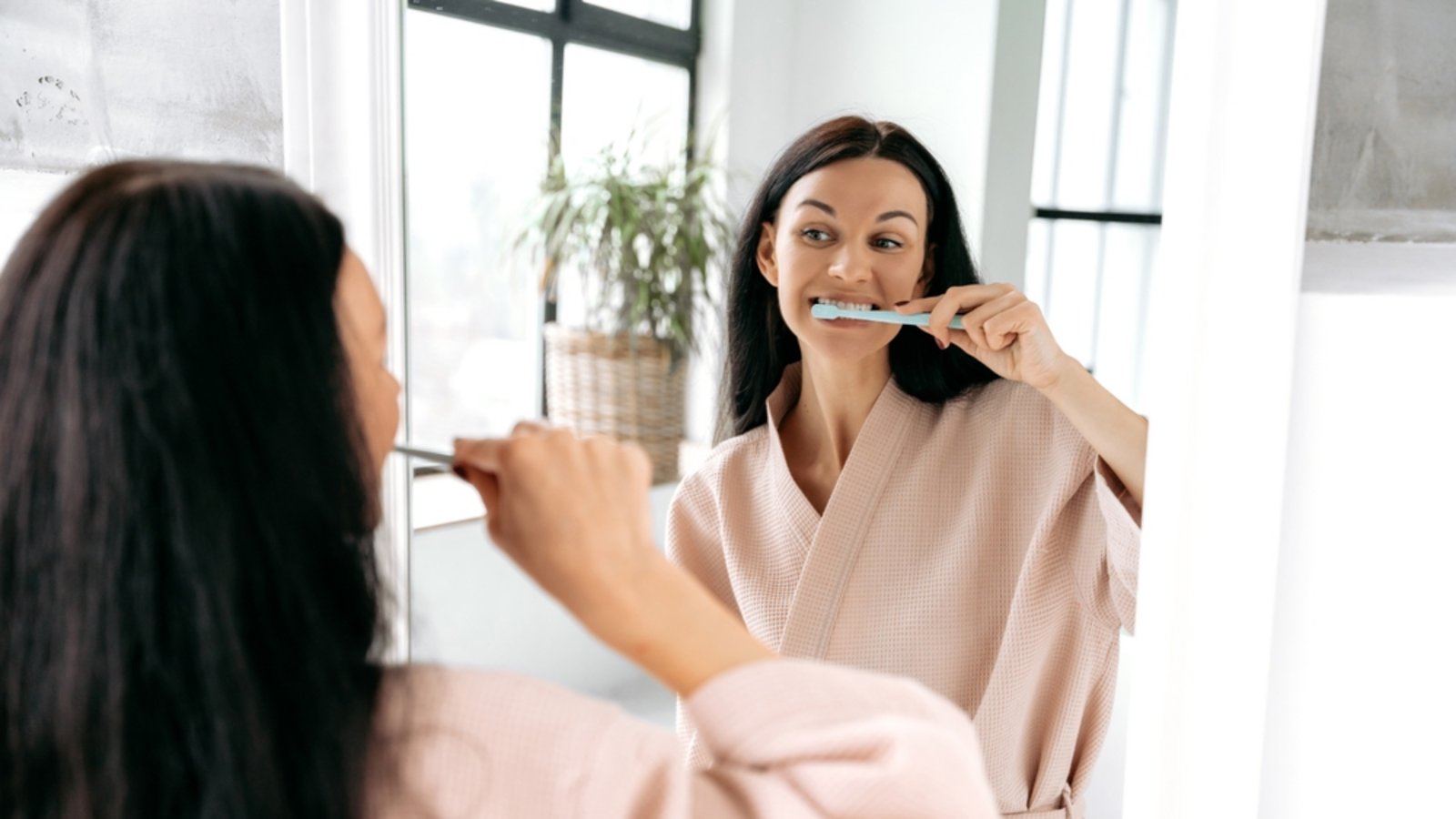 Muss man die Zähne zweimal putzen?Foto: Kateryna Onyshchuk / shutterstock.com Muss man die Zähne zweimal putzen?Foto: Kateryna Onyshchuk / shutterstock.com