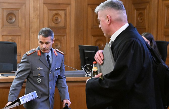 Der ehemalige Kommandant des KSK in Calw verteidigt vor dem Tübinger Landgericht sein Umgang mit der Munitionsaffäre.<span class='image-autor'>Foto: dpa/Bernd Weißbrod</span>