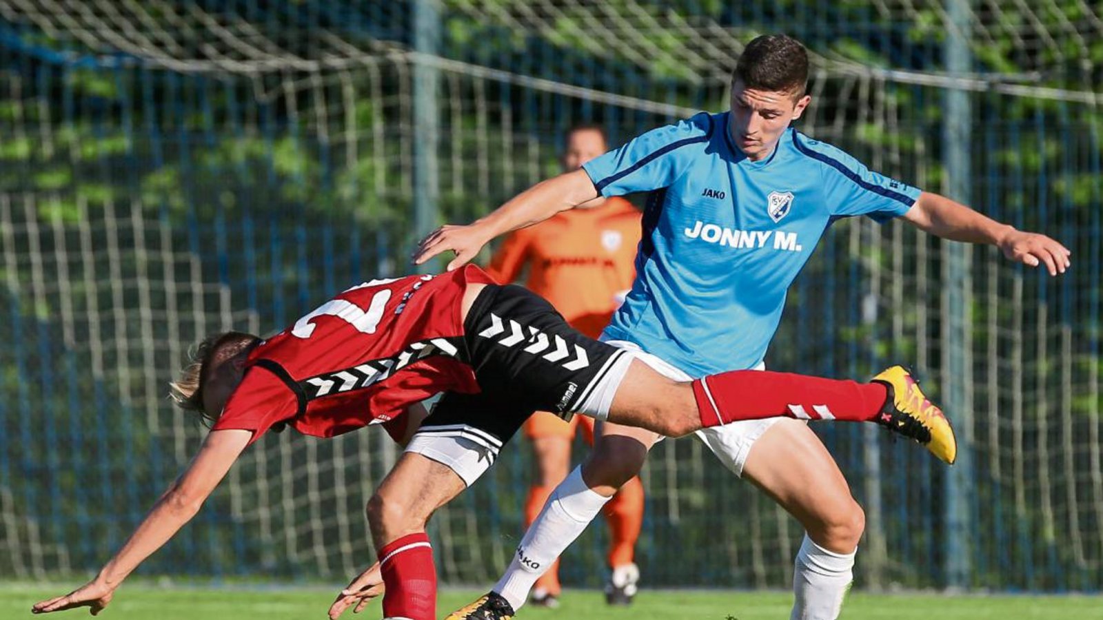 Maurizio Macorig – hier gegen Lucas Röser von der SG Sonnenhof Großaspach – tritt mit dem FSV 08 Bissingen im Eichwald an. Foto: Baumann Maurizio Macorig – hier gegen Lucas Röser von der SG Sonnenhof Großaspach – tritt mit dem FSV 08 Bissingen im Eichwald an. Foto: Baumann