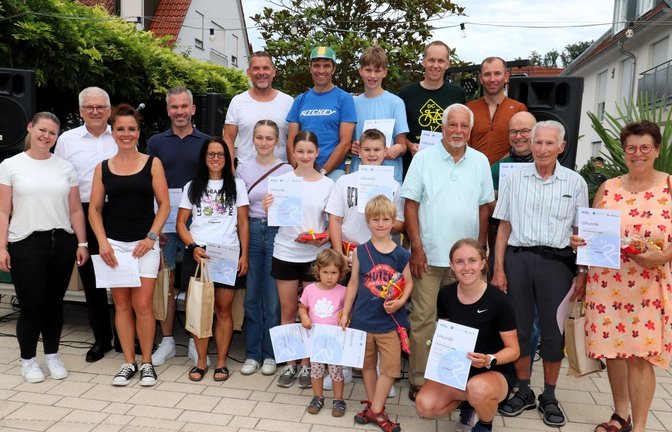 Die Stadtverwaltung gratuliert den Erst- bis Drittplatzierten aller Kategorien des diesjährigen Stadtradelns.  <span class='image-autor'>Fotos: Gergen</span>