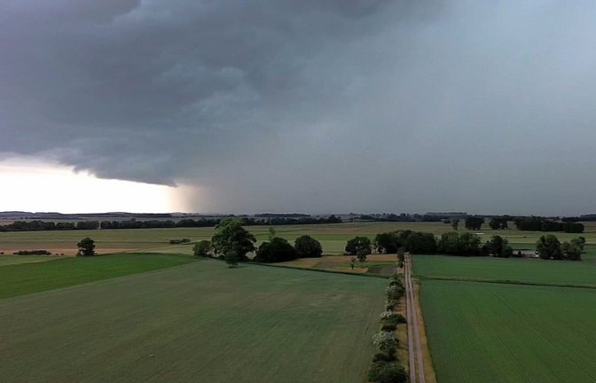DWD-Warnung für den Kreis Ludwigsburg: Gewitter, Starkregen, Blitze und Sturmböen drohen. Dazu bleibt die Hitze am Mittwoch belastend.<span class='image-autor'>Cevin Dettlaff/dpa</span>