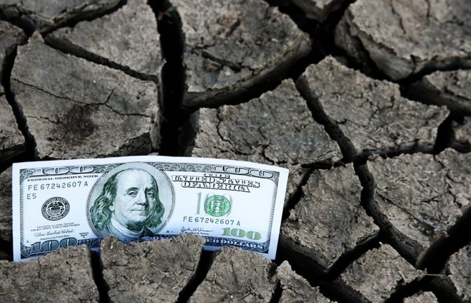 Dollar kann man nicht essen: Wenn das Wasser versiegt, die Felder verdorren und die Tiere verenden, hilft kein Geld der Welt mehr, um Menschen satt zu machen.<span class='image-autor'>Imago/Depositphotos</span>