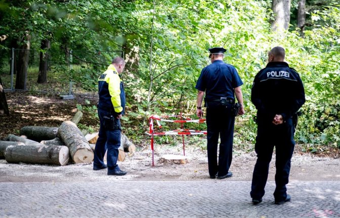 Im Tiergarten war am Rande des Christopher Street Day ein Mann mit einem Fahrzeug in eine Menschenmenge gefahren.<span class='image-autor'>Sebastian Christoph Gollnow/dpa</span>