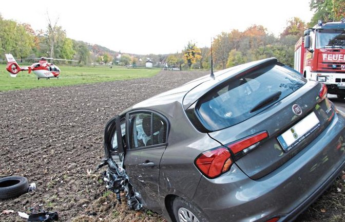 Der Fahrer des Fiat wurde bei dem Unfall schwer verletzt.  Foto: Banholzer