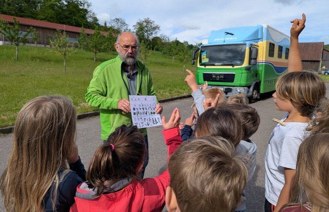 So macht Lernen Spaß: Biologe Werner Paech bringt Kindern die Natur näher. <span class='image-autor'>Foto: p</span>