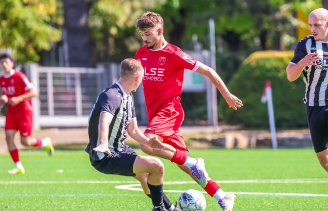 Der Fellbacher Maximilian Bresic bereitet in Balingen das 1:0 von Mert Icmez vor und erzielt später selbst das 2:0.<span class='image-autor'>Günter Schmid</span>