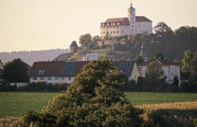 Schloss Kaltenstein einmal aus Richtung Enzweihingen aufgenommen. Foto: Janson