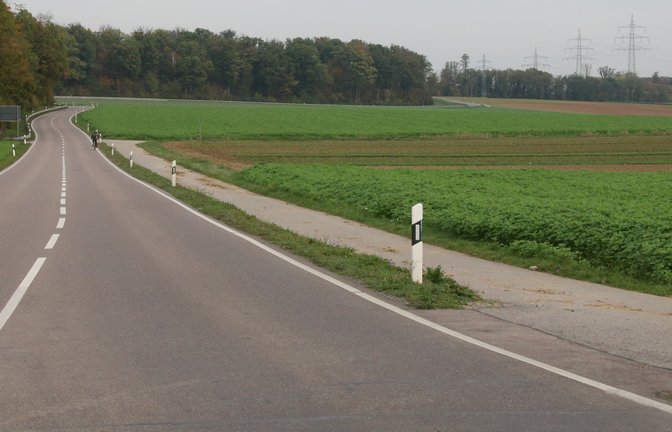 Hier, zwischen Kreisverkehr und Hochdorf, könnte eine Deponie gebaut werden. Im Eberdinger Gemeinderat gab es jetzt lauten Protest. <span class='image-autor'>Foto: Bögel</span>